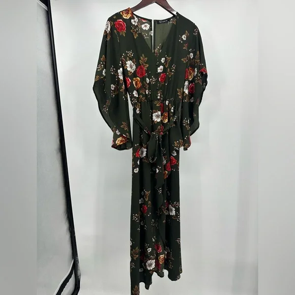 Simple Red and Green V-Neck Bell Sleeve Gown - Picture 7 of 7